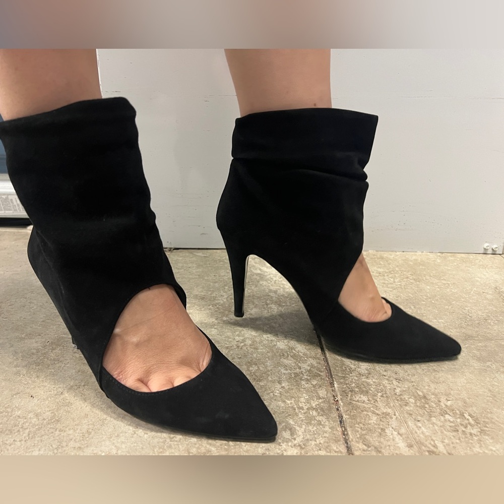 Black velvet short heels Size Womans 8